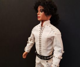 Michael Jackson doll working day and night 
